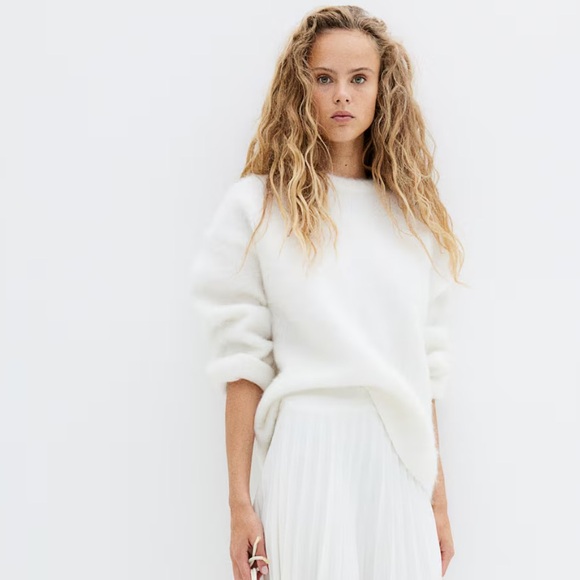 H&M OVERSIZED MOHAIR-BLEND SWEATER - Picture 2 of 5